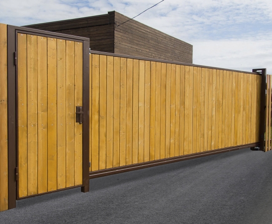 Деревянные ворота в Брюховецкой